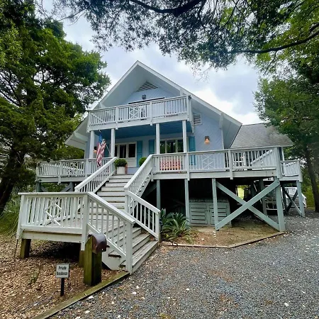 Villa Dots Landing